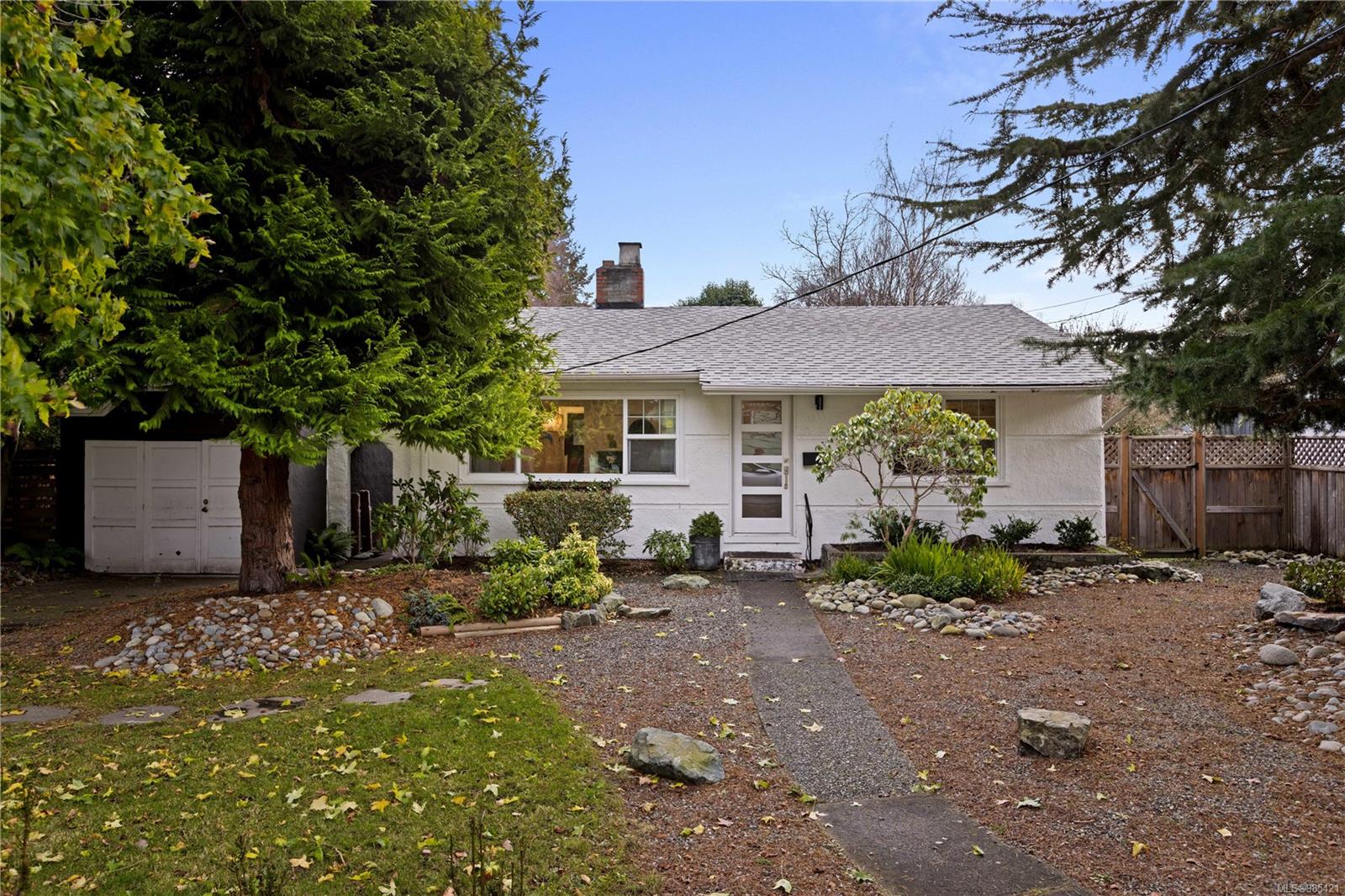 1691 Chandler Avenue Victoria