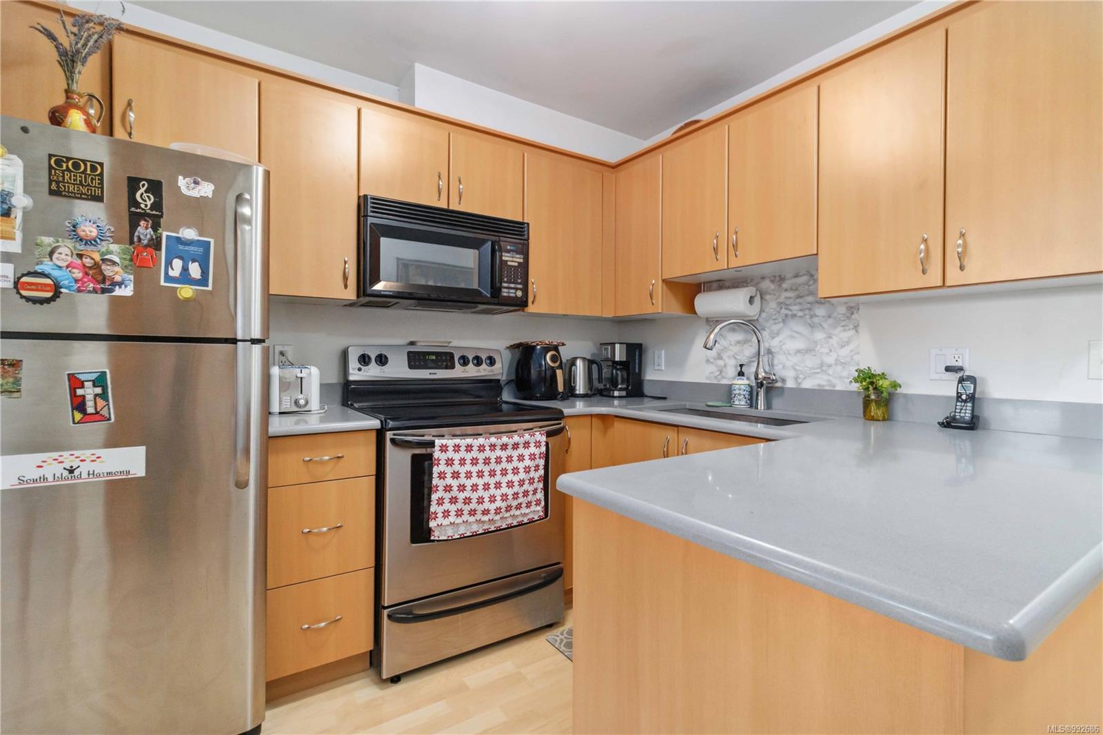 2940 Harriet Road #405 Saanich 6