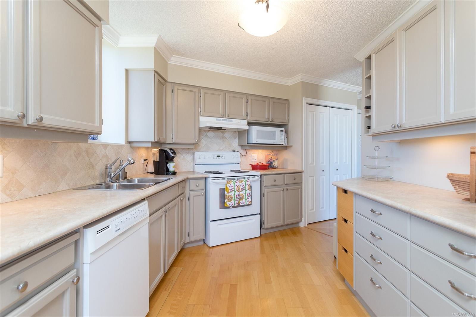225 Belleville Street #415 Victoria 8