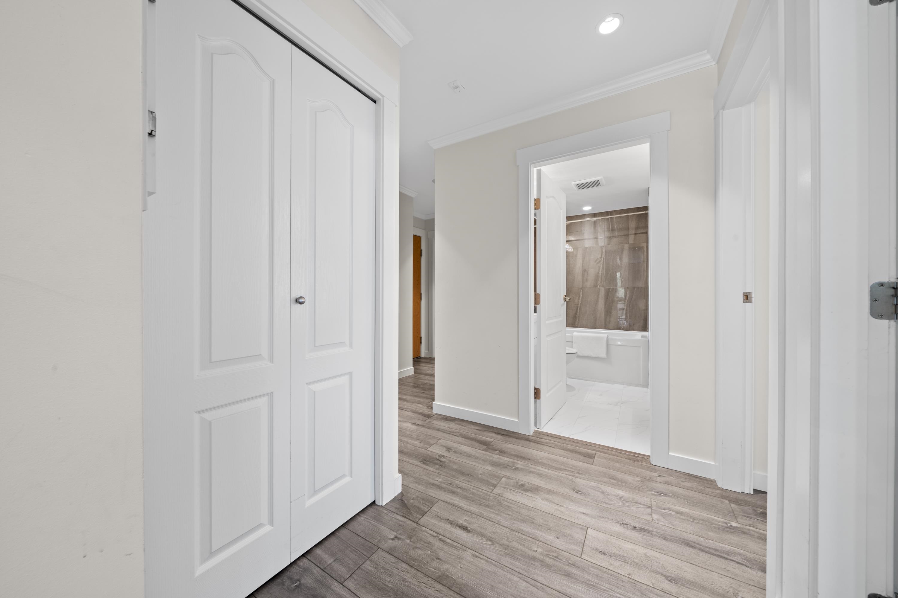 214 2915 GLEN DRIVE 28