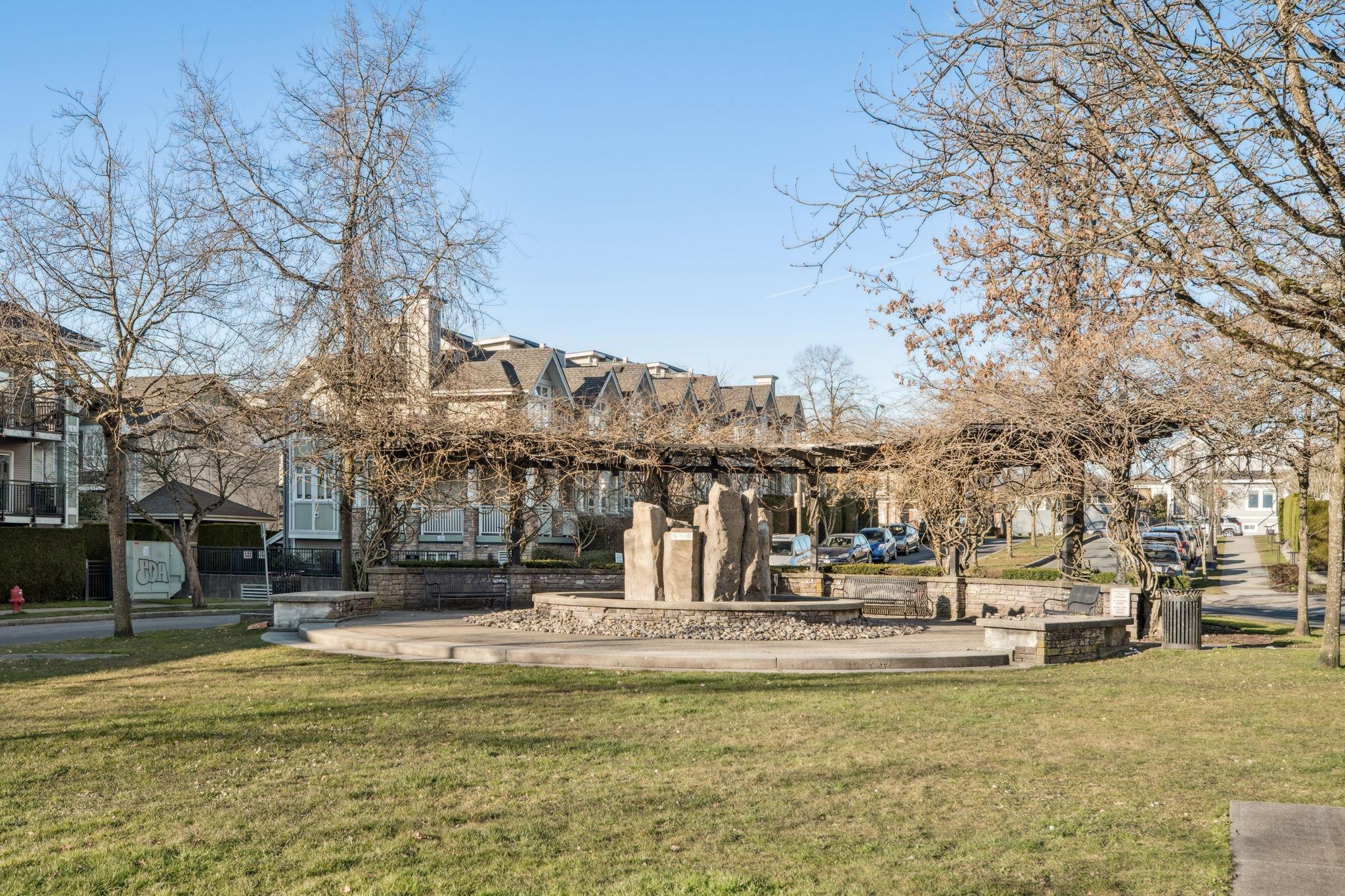 401 7089 MONT ROYAL SQUARE 14