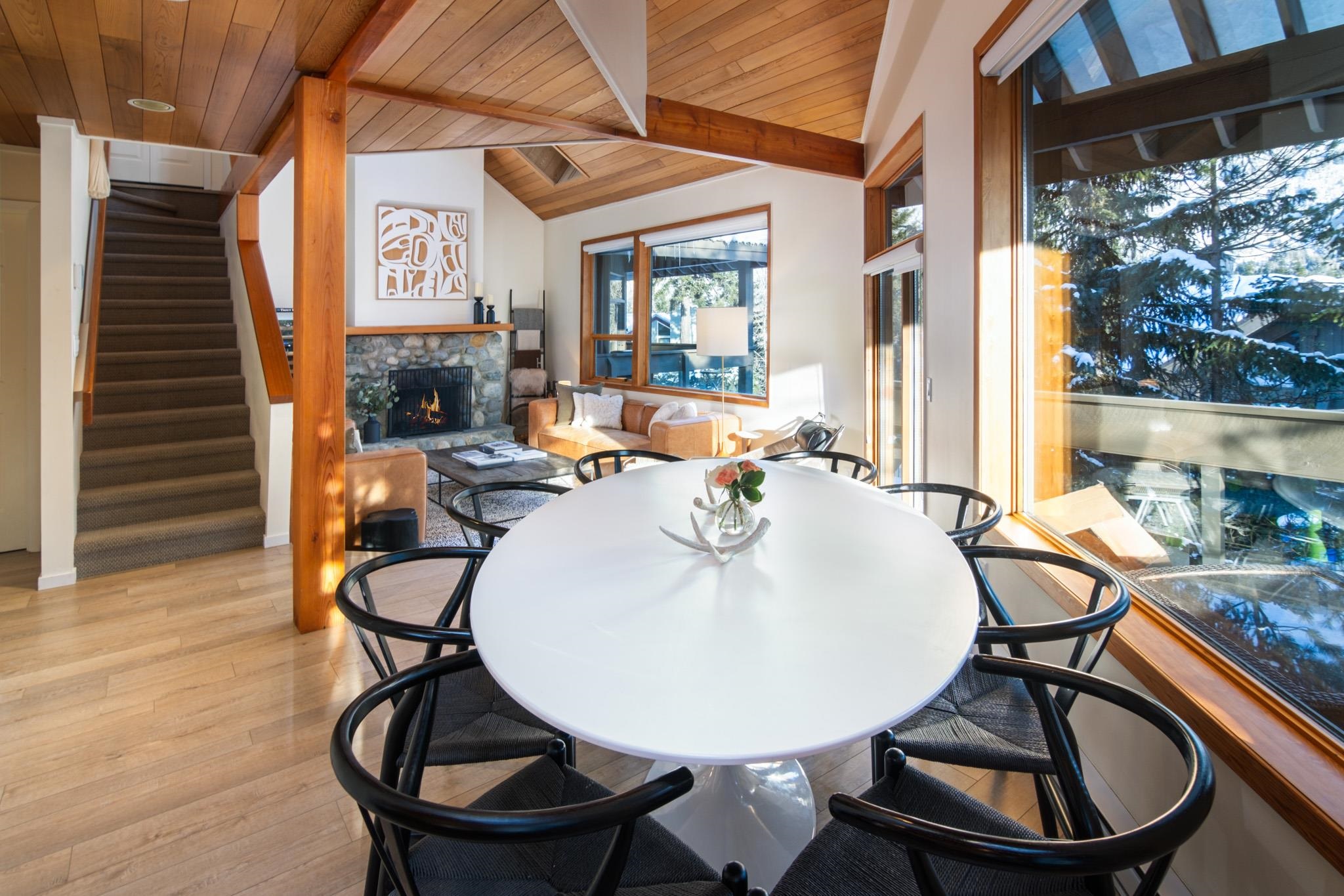 211 6117 EAGLE DRIVE 5