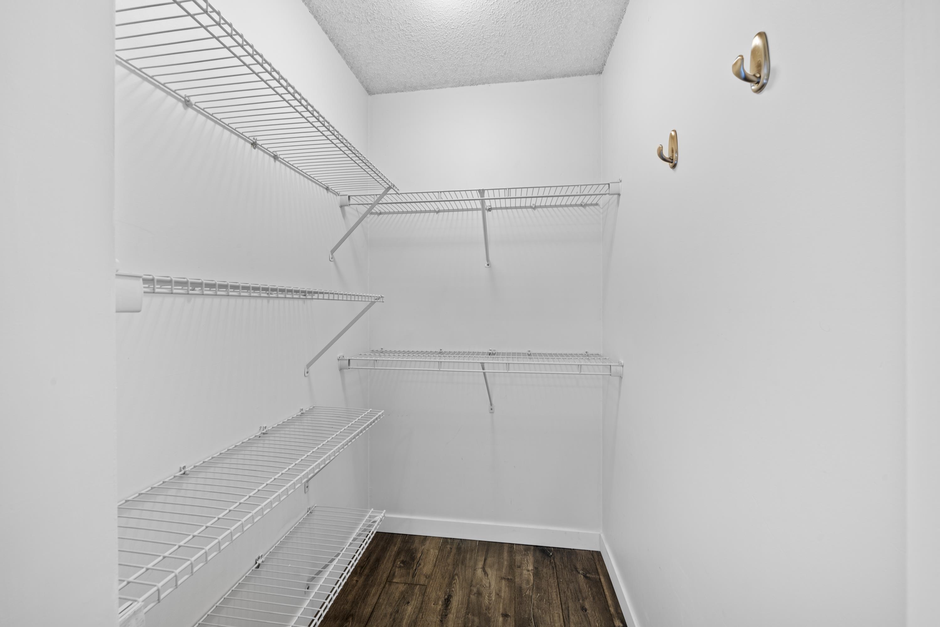 214 2915 GLEN DRIVE 15