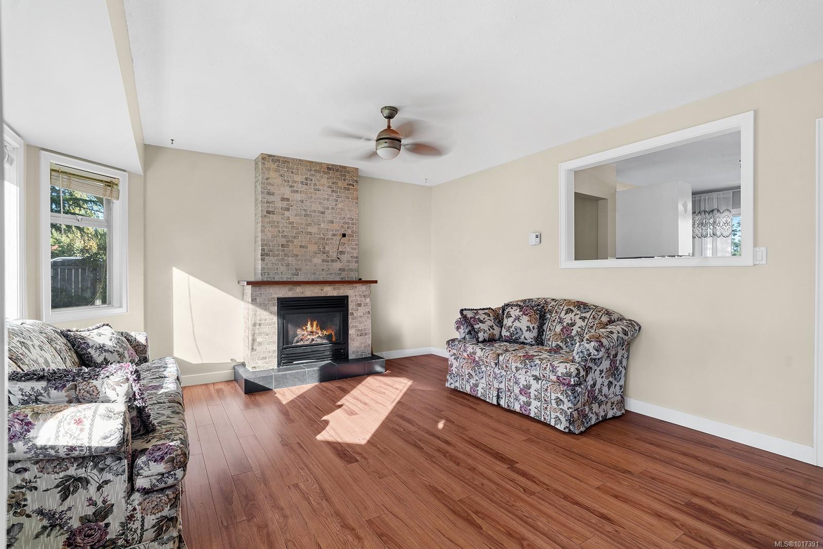 195 Moss Avenue Parksville, BC 12