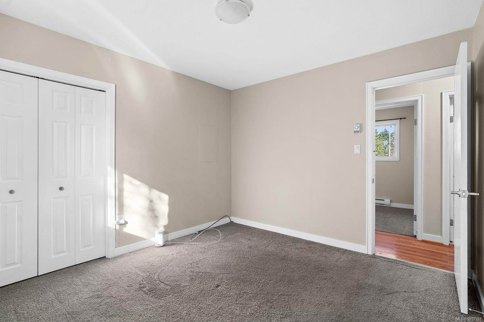 195 Moss Avenue Parksville, BC 19