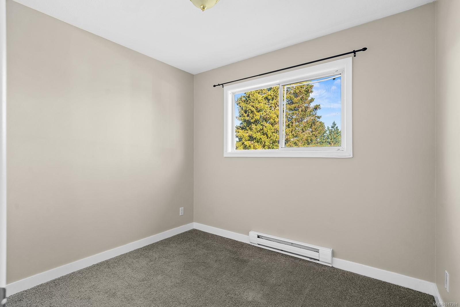 195 Moss Avenue Parksville, BC 20