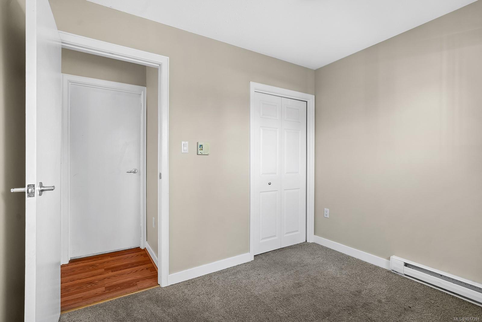 195 Moss Avenue Parksville, BC 21