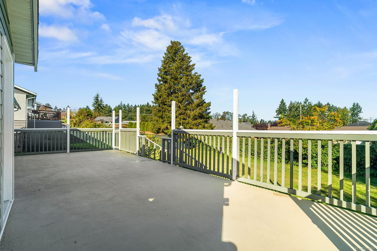 195 Moss Avenue Parksville, BC 26