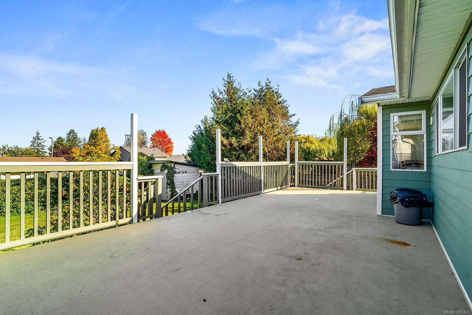 195 Moss Avenue Parksville, BC 27