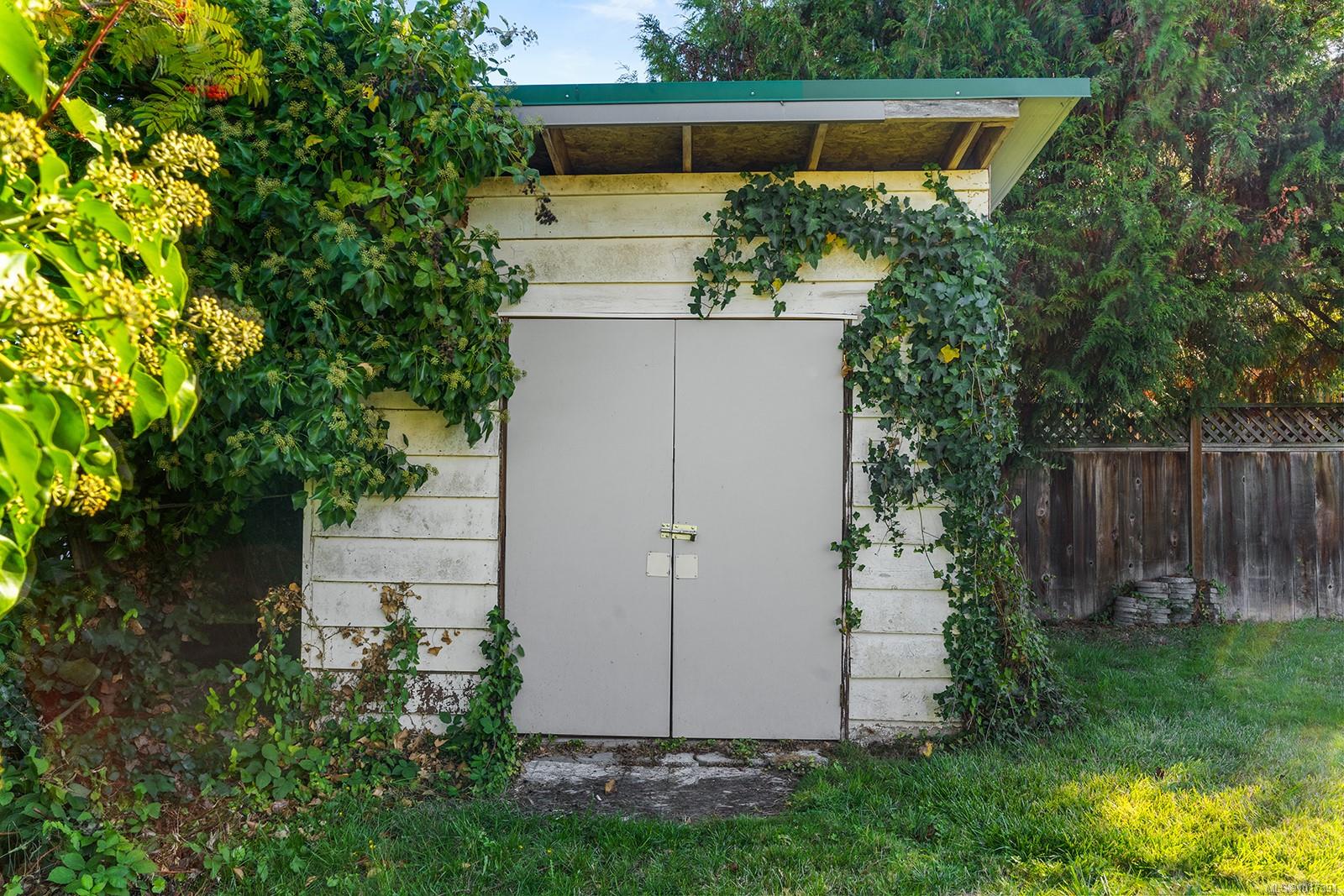 195 Moss Avenue Parksville, BC 33
