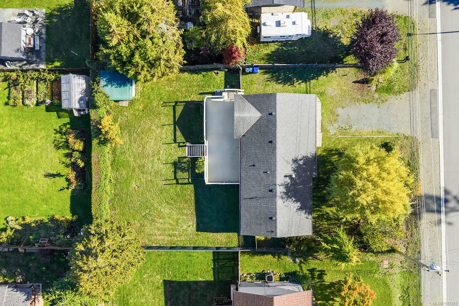 195 Moss Avenue Parksville, BC 35