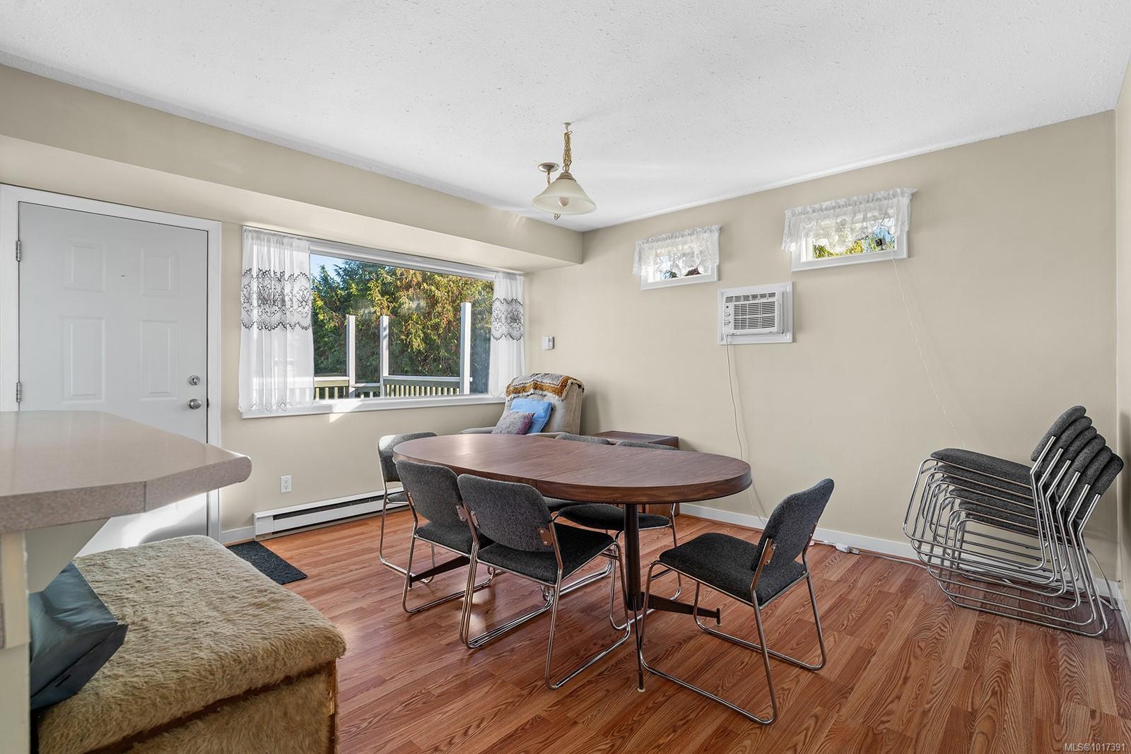 195 Moss Avenue Parksville, BC 9