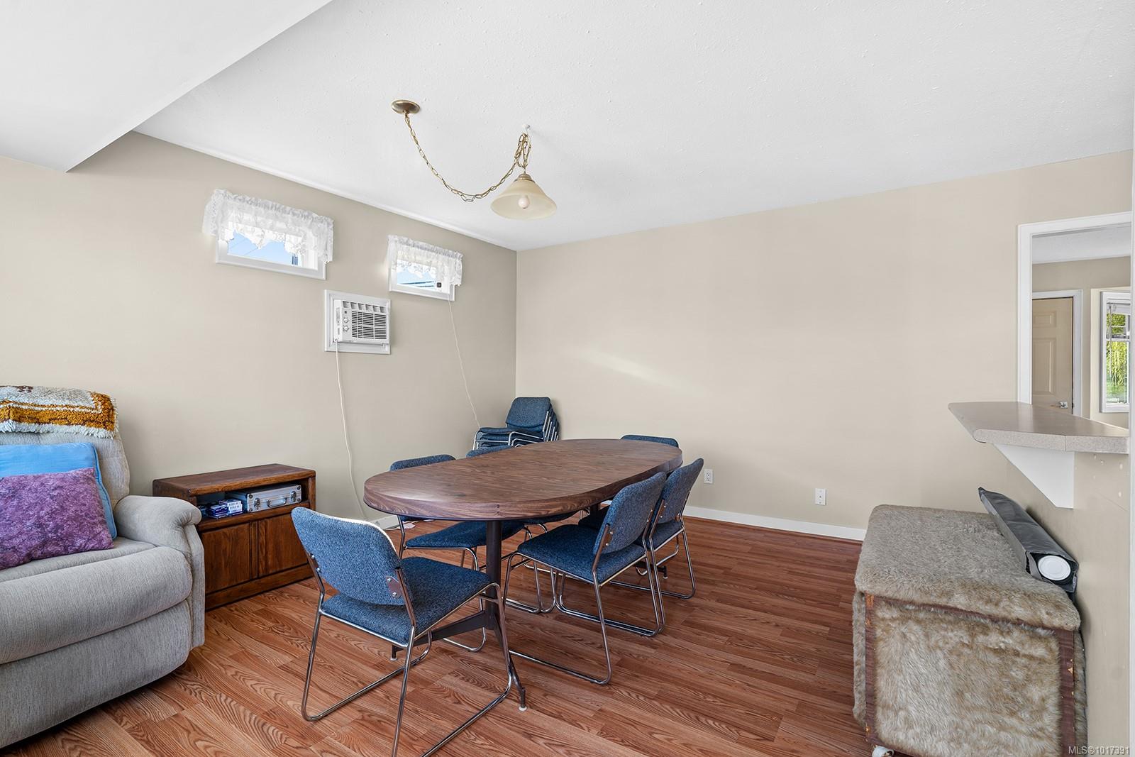 195 Moss Avenue Parksville, BC 10