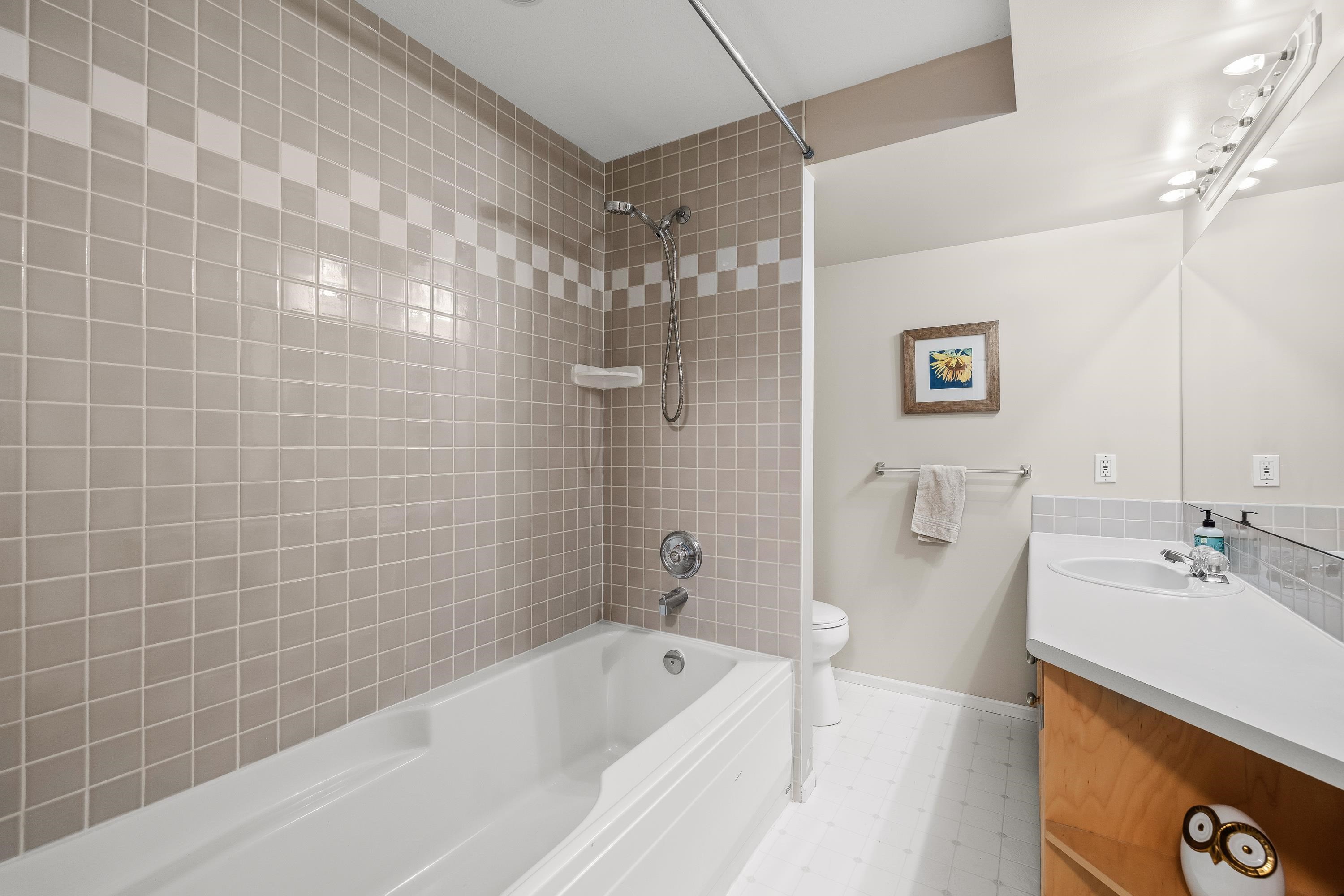 34 FOXWOOD DRIVE 33