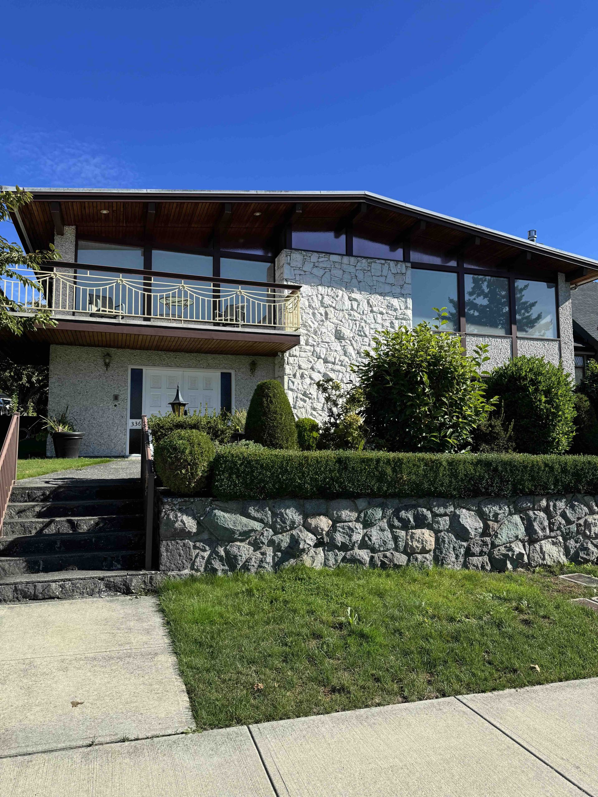 336 N Boundary Rd Burnaby
