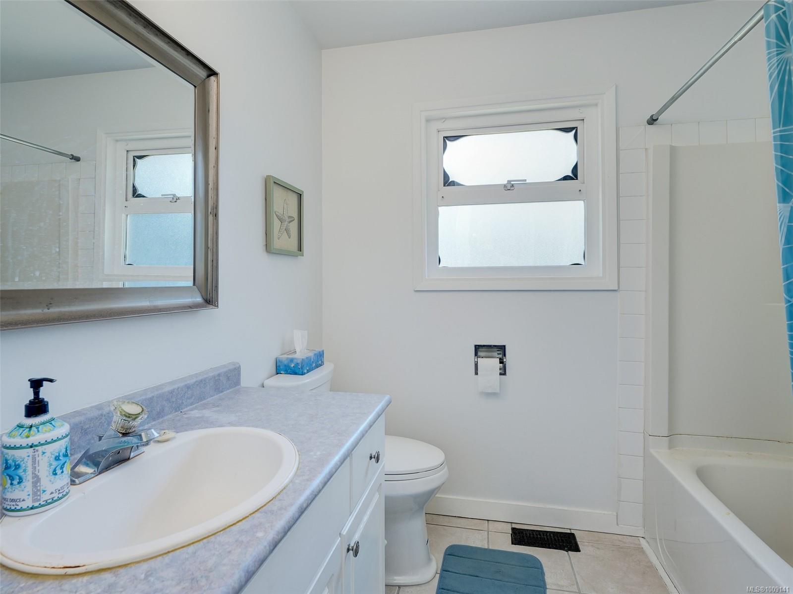4215 Shelbourne Street Saanich, BC V8N 3E8 13