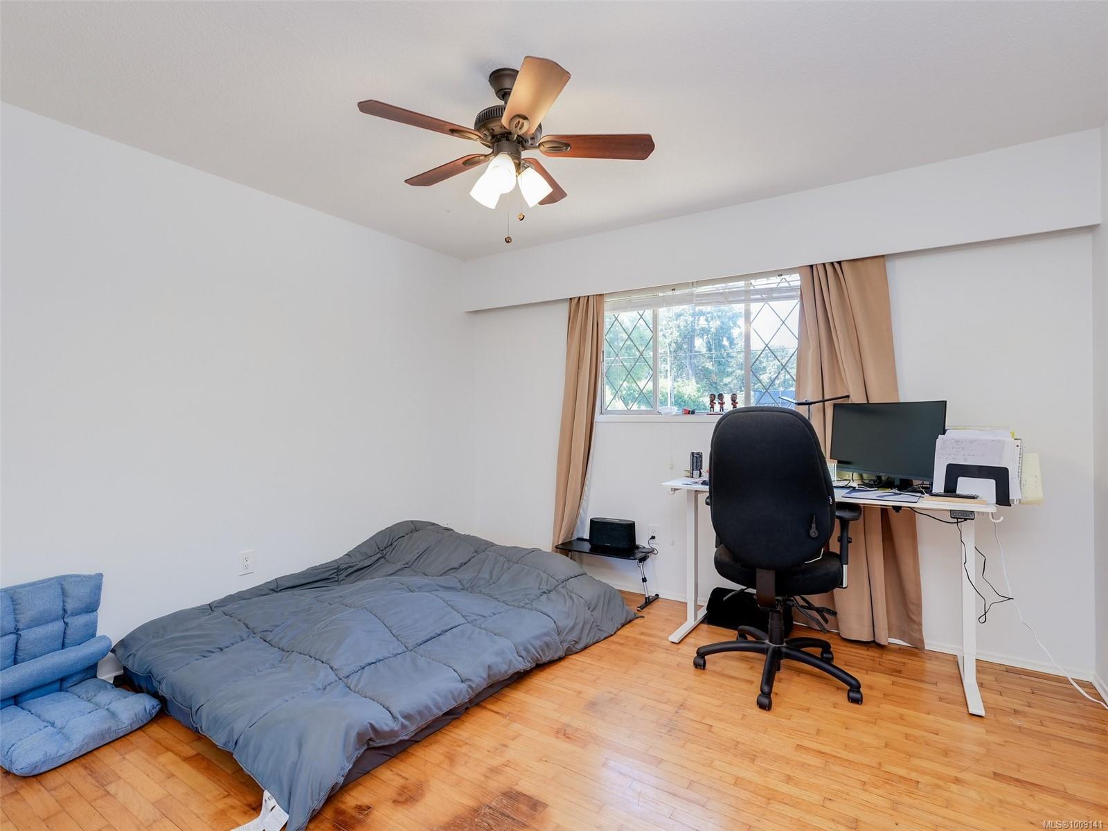 4215 Shelbourne Street Saanich, BC V8N 3E8 16