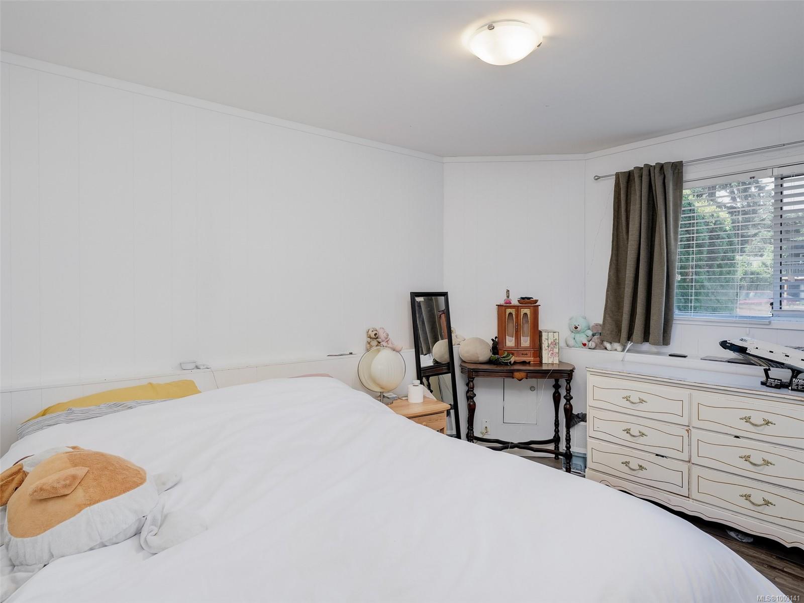 4215 Shelbourne Street Saanich, BC V8N 3E8 19