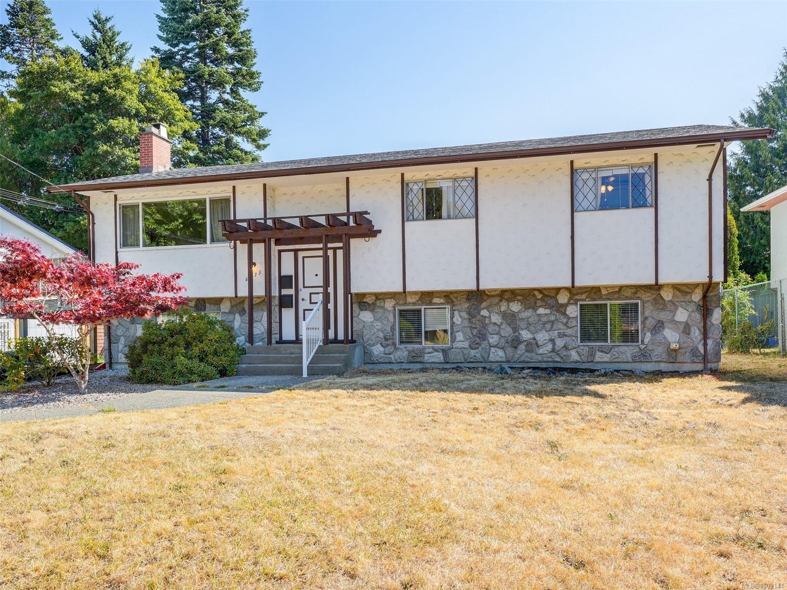 4215 Shelbourne Street Saanich, BC V8N 3E8 2
