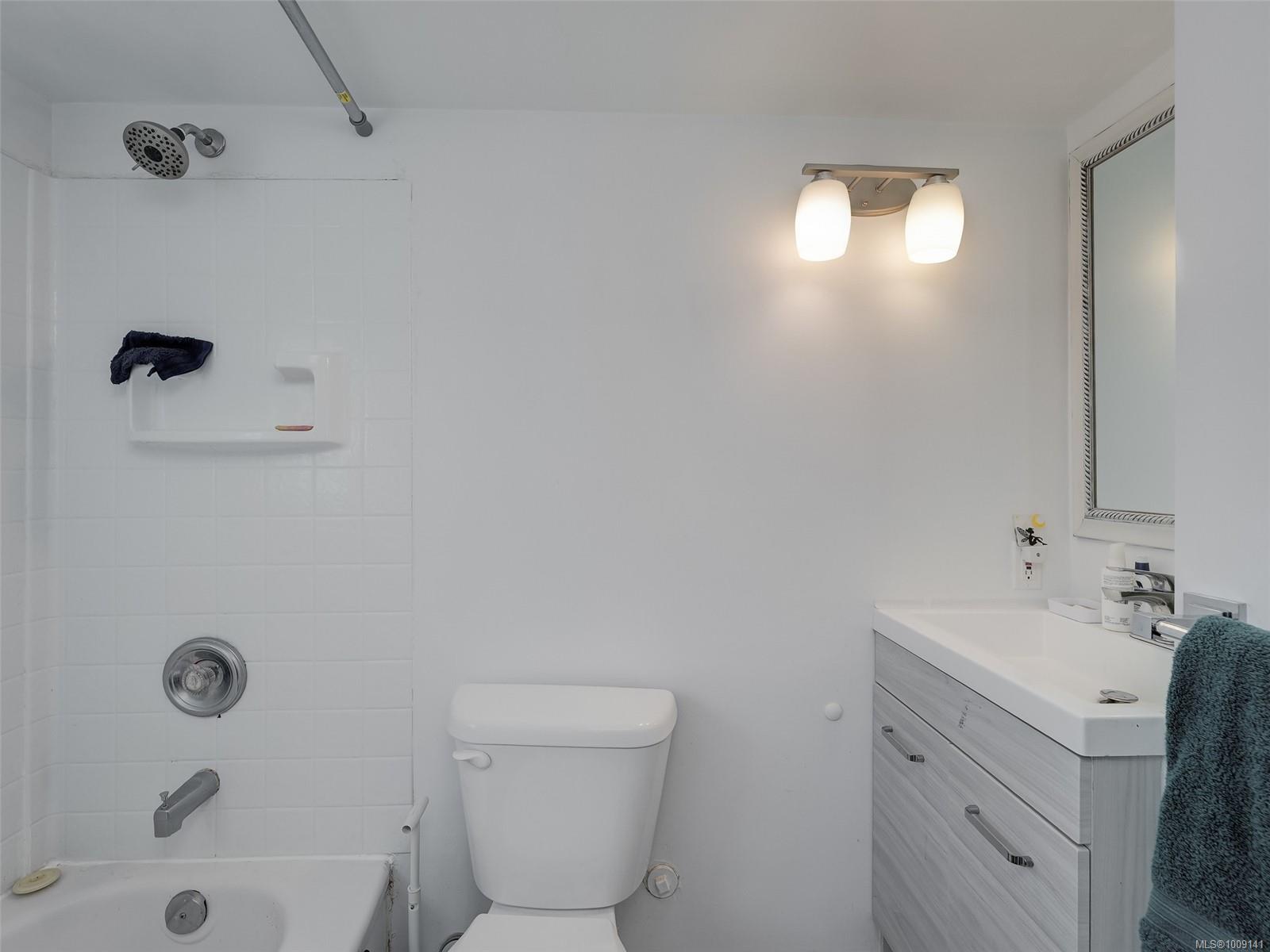 4215 Shelbourne Street Saanich, BC V8N 3E8 21