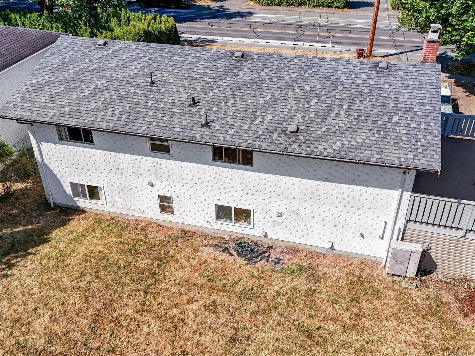 4215 Shelbourne Street Saanich, BC V8N 3E8 26