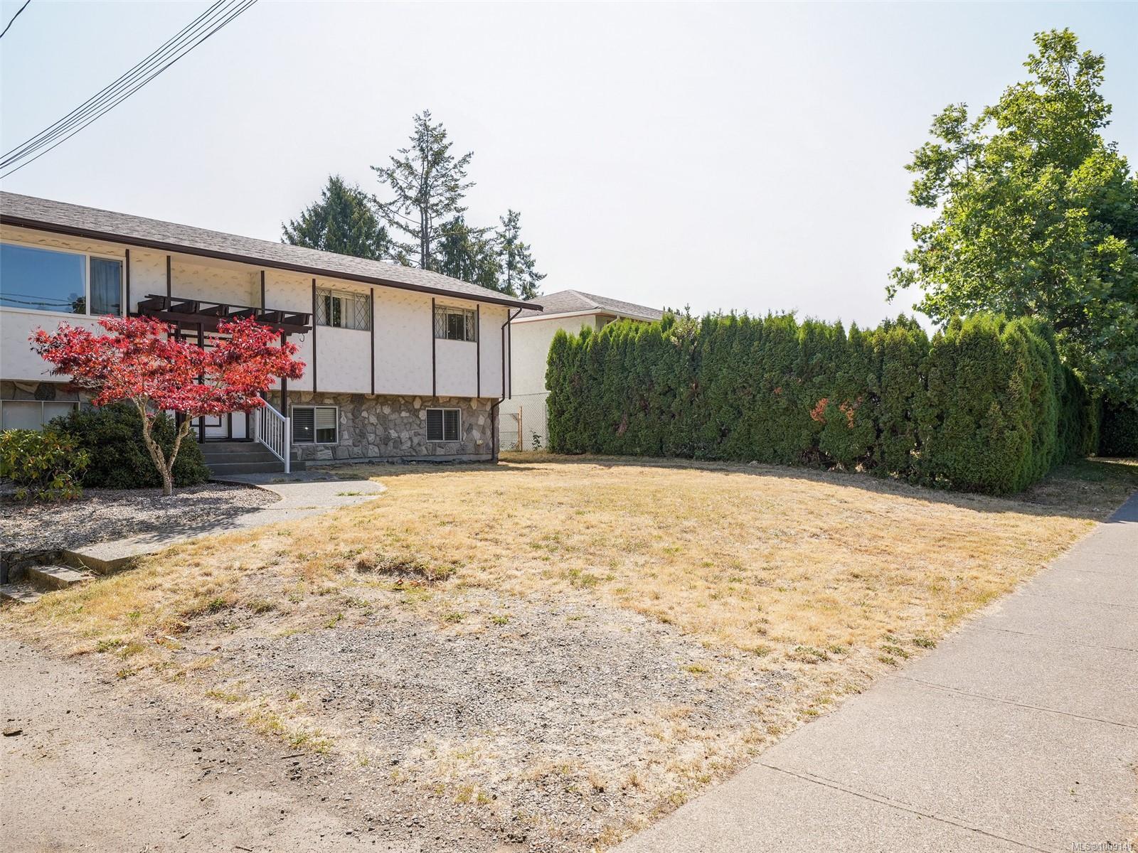 4215 Shelbourne Street Saanich, BC V8N 3E8 32