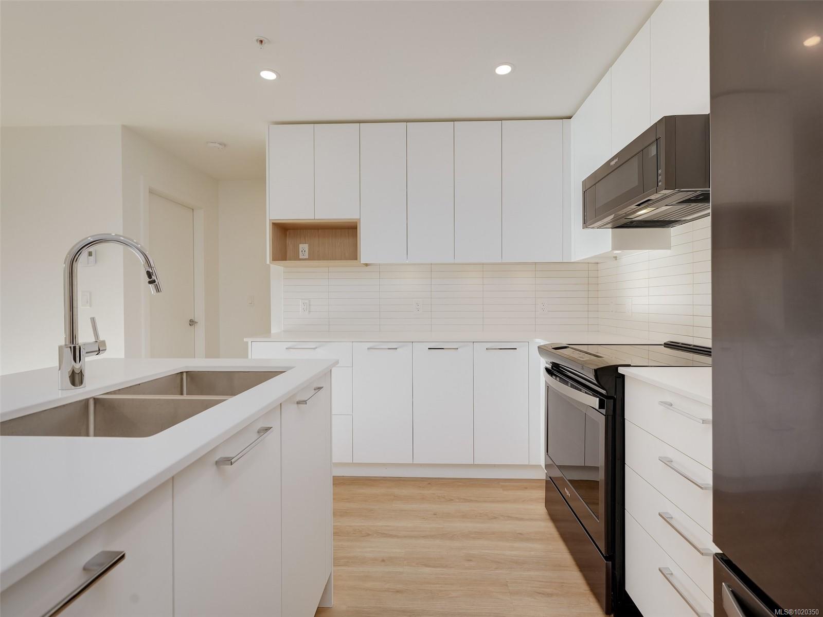 940 Reunion Avenue #211 Langford, BC 11