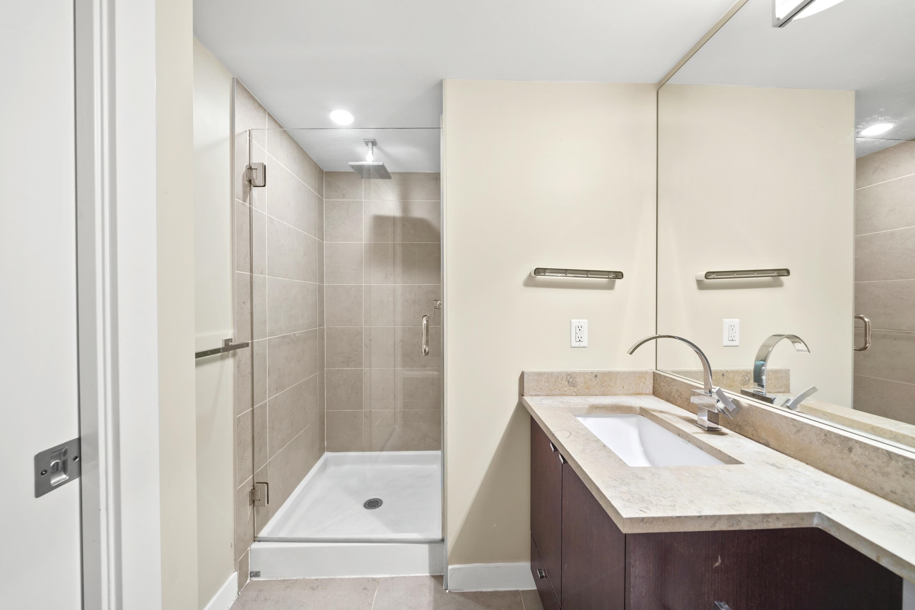 3006 2978 GLEN DRIVE 24