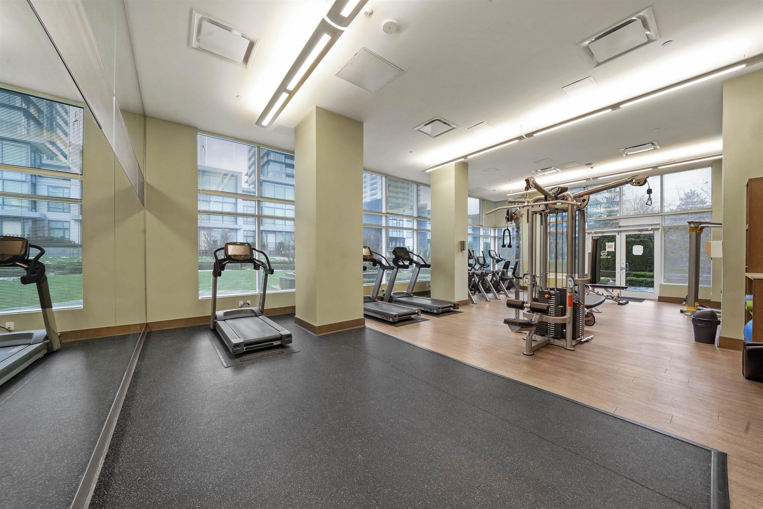 3905 4900 LENNOX LANE 33