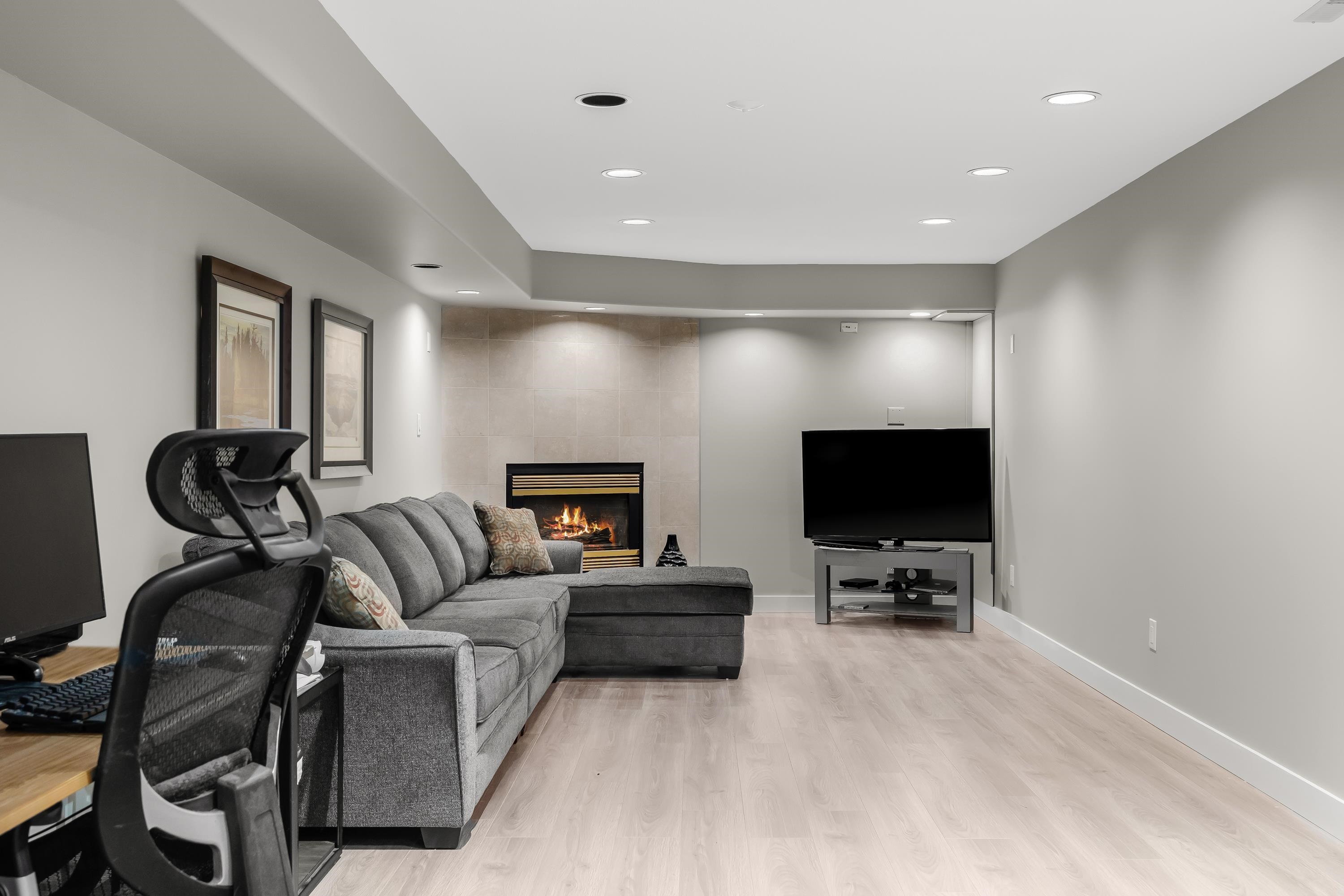 34 FOXWOOD DRIVE 30