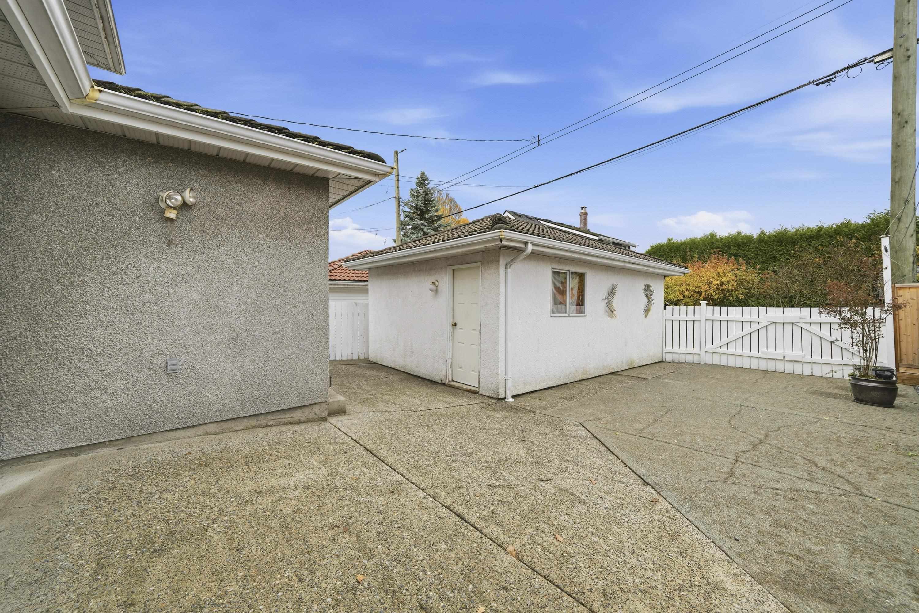 2915 CHARLES STREET 28