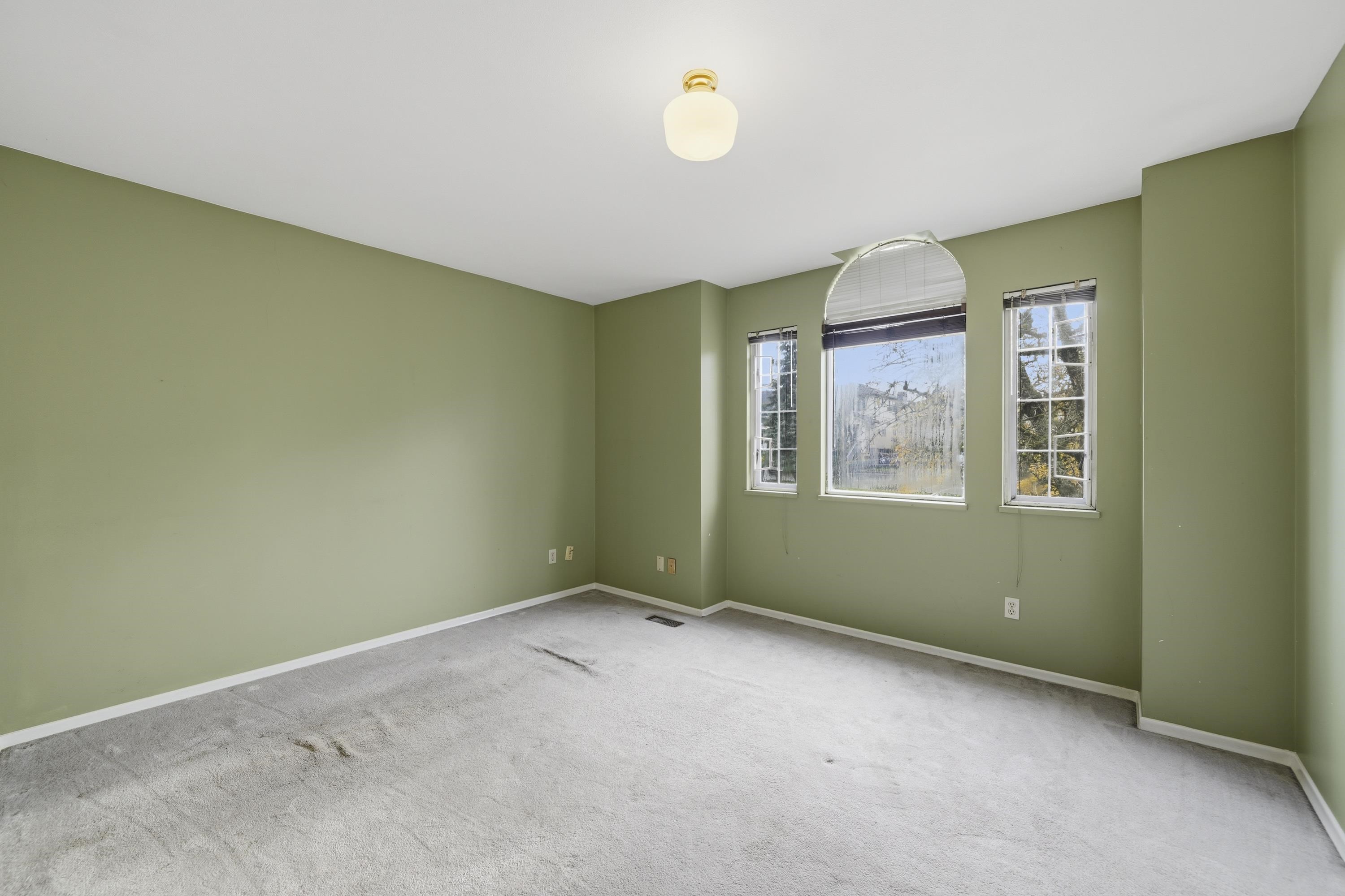 2915 CHARLES STREET 24